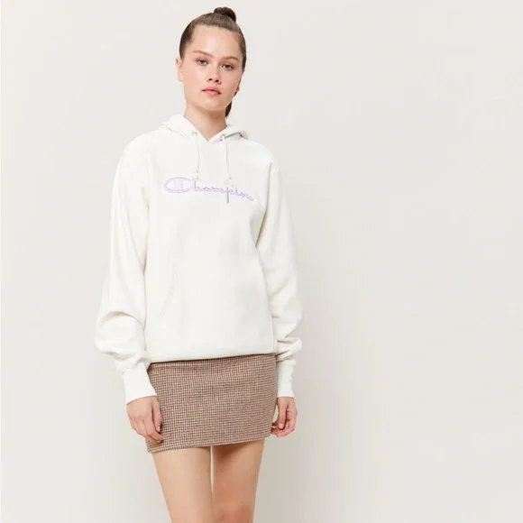 UO Exclusive Champion Reverse Weave Boyfriend Hoodie in Cream/Purple - Picture 4 of 5
